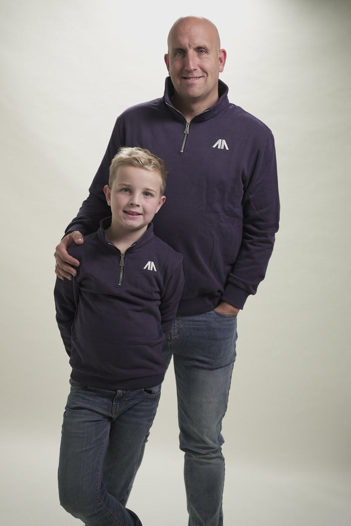 Vader en zoon in matching Quarter Zip Navy