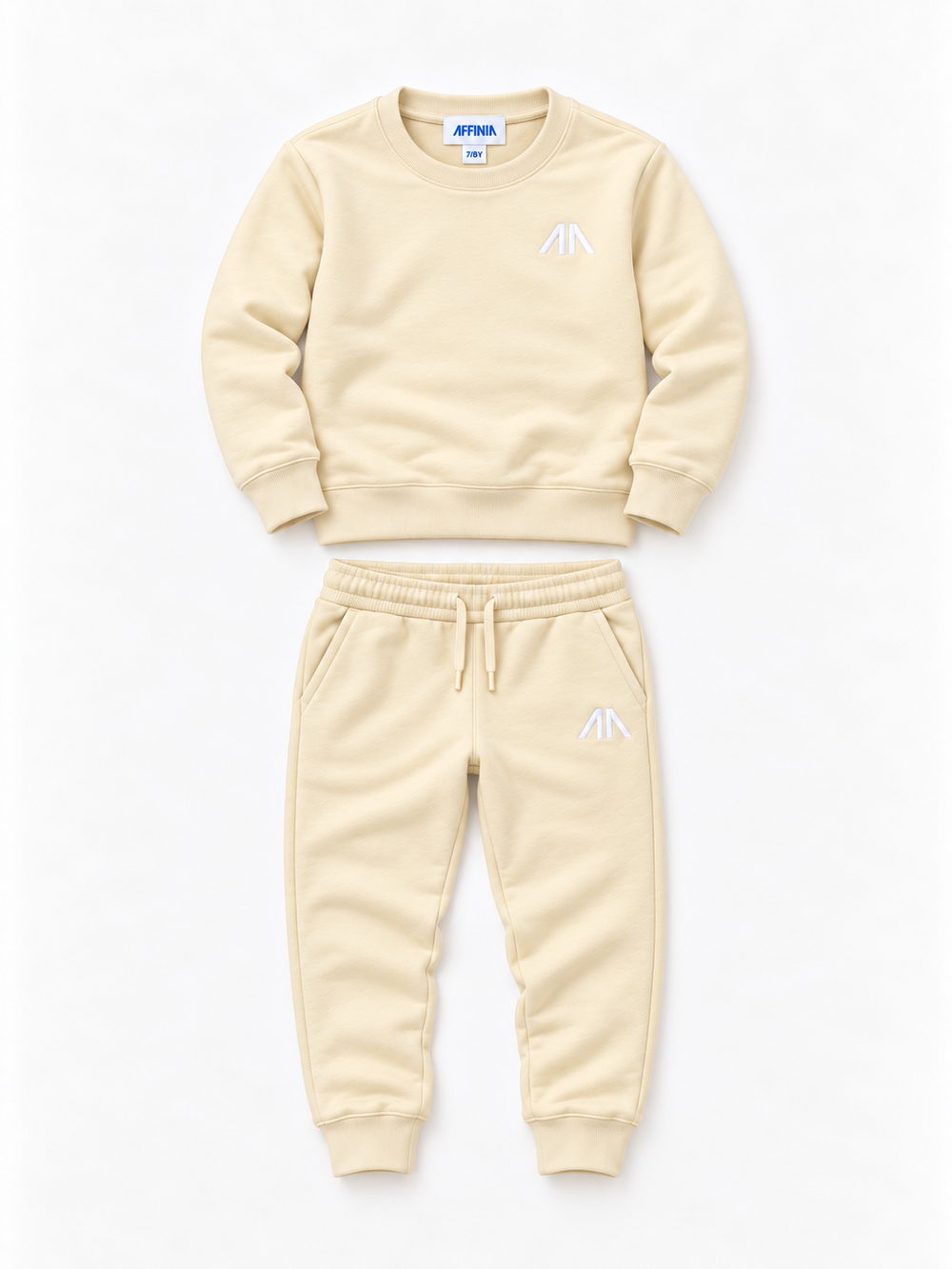 Flat lay kinder trainingspak licht geel