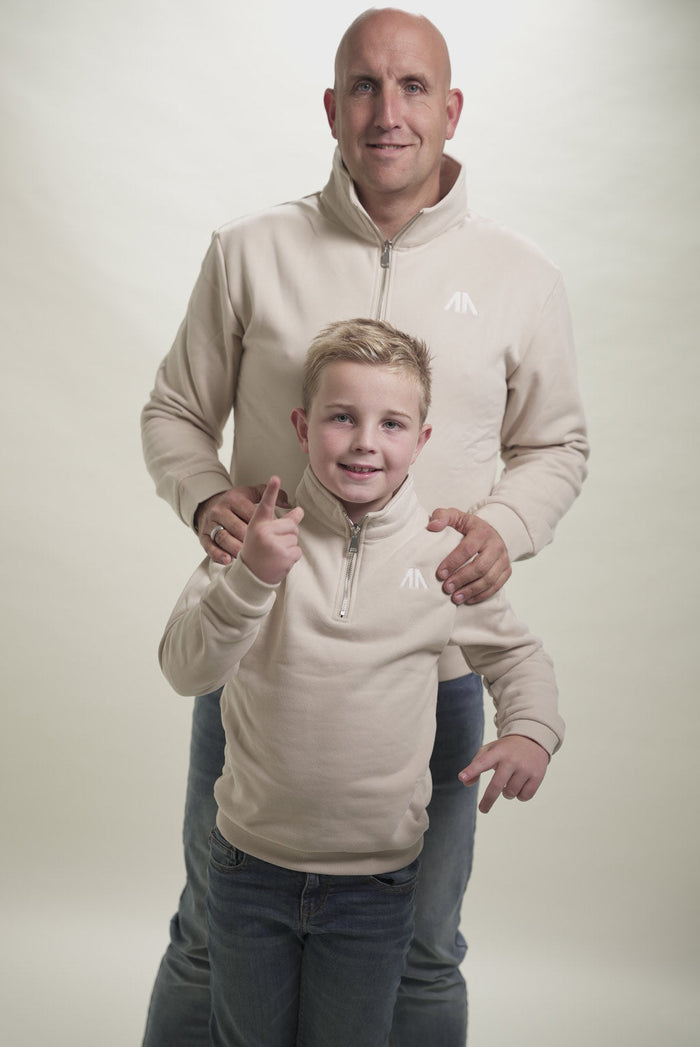Vader en zoon in matching Quarter Zip Zand/beige